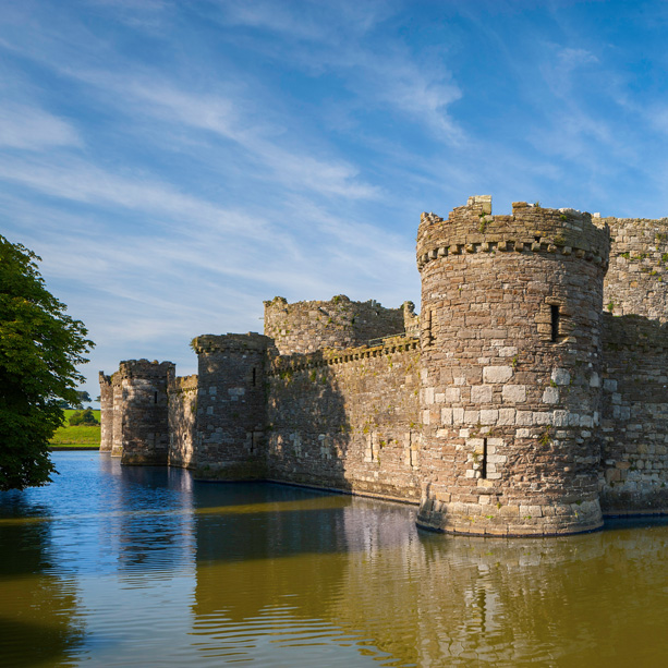 Llawlyfr Castell Biwmares  Heneb Treftadaeth y Byd  (Saesneg)