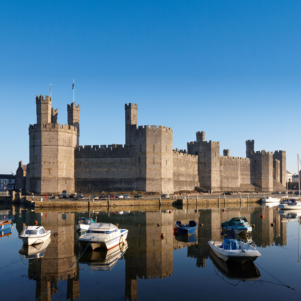  Castell Caernarfon Pamffledyn Canllaw