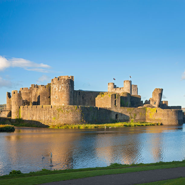 Castell Caerffili Pamffledyn Canllaw