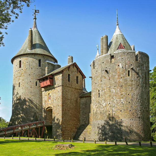 Castell Coch Pamffledyn Canllaw