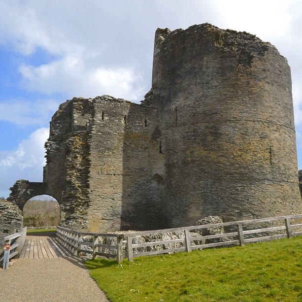  Castell Cilgerran Pamffledyn Canllaw