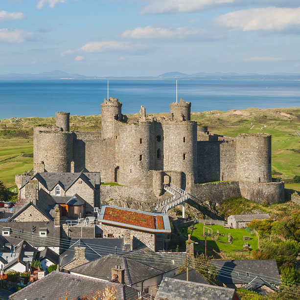 Llawlyfr Castell Harlech  Safle Treftadaeth y Byd (Saesneg)