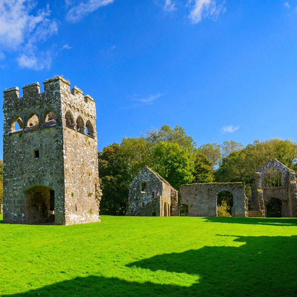 Llys yr Esgob Llandyfai Pamffledyn Canllaw