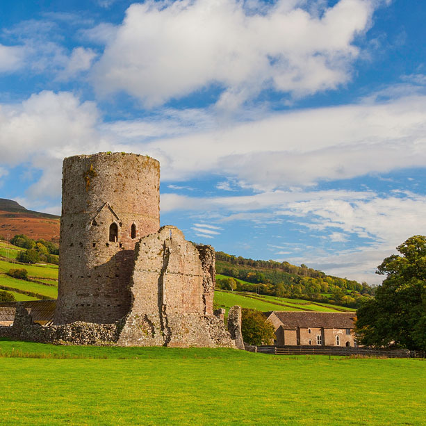 Llys a Chastell Tre-tŵr Pamffledyn Canllaw